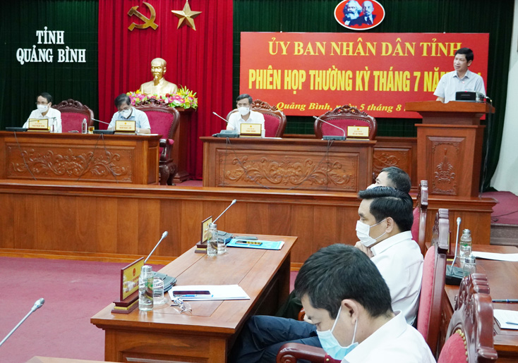 Đồng chí Hồ An Phong, Tỉnh ủy viên, Phó Chủ tịch UBND tỉnh phát biểu về những vấn đề cần lưu ý tập trung trong phòng chống dịch Covid-19.