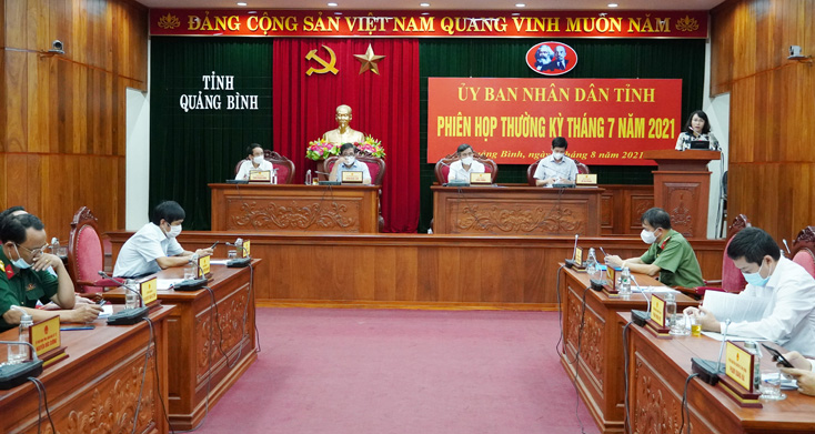 Đồng chí Giám đốc Văn hóa-Thể thao báo cáo về kế hoạch và các hoạt động chuẩn bị tổ chức lễ kỷ niệm 110 năm ngày sinh của Đại tướng Võ Nguyên Giáp.