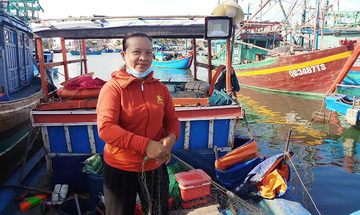 Chị Nguyễn Thị Khánh đã gắn bó với nghề đi biển 12 năm nay.