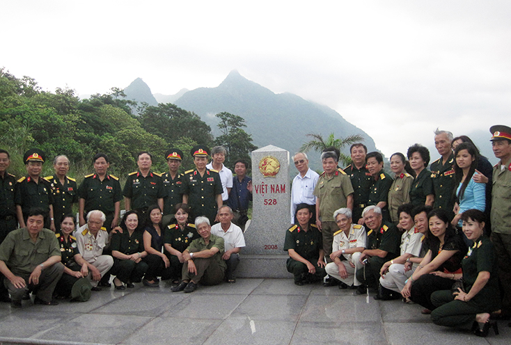 Các CCB từng chiến đấu, phục vụ chiến đấu trên đường Trường Sơn thăm lại chiến trường xưa, tháng 5-2012.