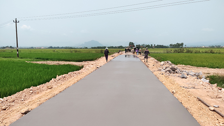Trong 2 năm (2019-2020), Quảng Ninh đã bố trí nguồn vốn từ ngân sách huyện khoảng 20 tỷ đồng/năm để đầu tư các tuyến đường trọng yếu.