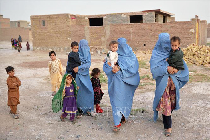 Người dân sơ tán tránh xung đột tại tỉnh Herat, Afghanistan ngày 8-7-2021. Ảnh: AFP/TTXVN