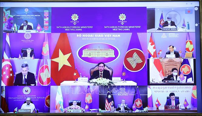 Bộ trưởng Bộ Ngoại giao Bùi Thanh Sơn phát biểu tại  Hội nghị Bộ trưởng Ngoại giao ASEAN lần thứ 54 (AMM-54) trực tuyến. Ảnh: Phạm Kiên/TTXVN