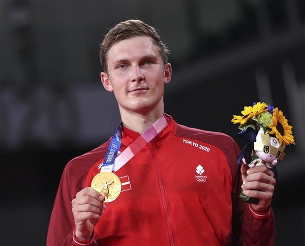 Tay vợt Đan Mạch Viktor Axelsen giành huy chương Vàng nội dung cầu lông đơn nam tại Olympic Tokyo 2020, ngày 2-8-2021. (Ảnh: THX/TTXVN)