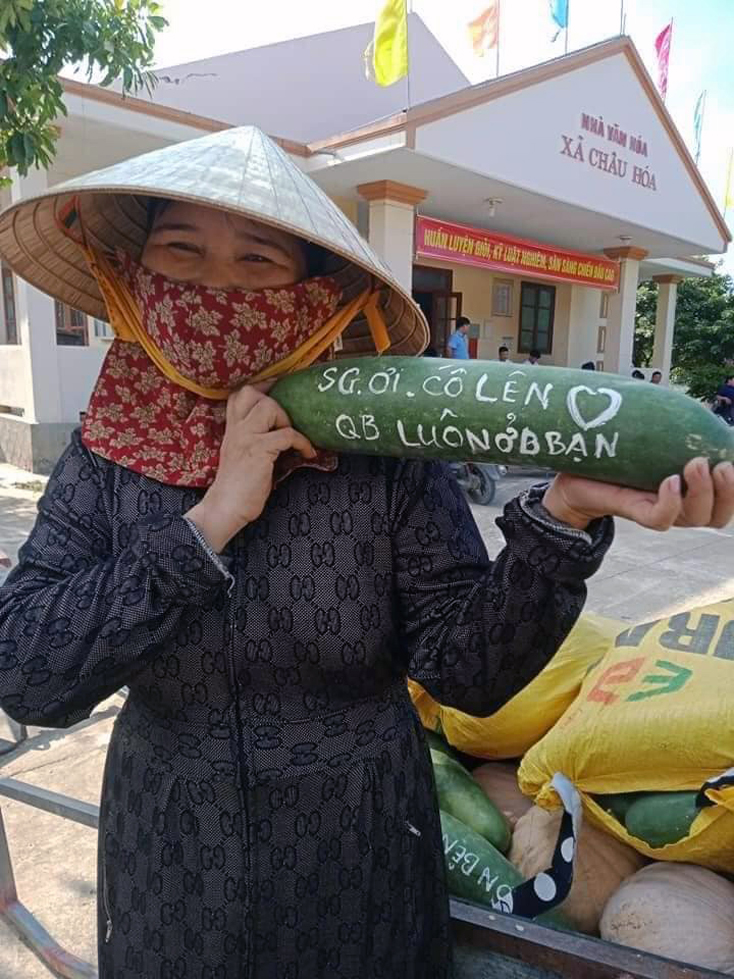 Bà con xã Châu Hóa (huyện Tuyên Hóa) hướng về người dân TP.Hồ Chí Minh