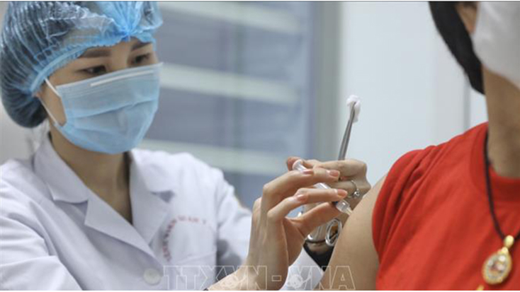 Tiêm mũi 2, đợt 2 thử nghiệm vaccine Nano Covax phòng COVID-19. Ảnh: Minh Quyết/TTXVN