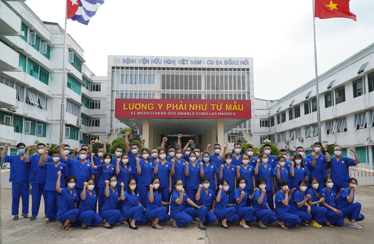 Đoàn cán bộ y tế của Bệnh viện Hữu nghị Việt Nam- Cuba Đồng Hới quyết tâm lên đường vì miền Nam ruột thịt.