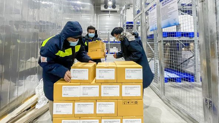 Hơn 1,1 triệu liều vắc xin phòng COVID-19 của AstraZeneca được VNVC bàn giao cho Viện Pasteur TP.Hồ Chí Minh. (Ảnh: VNVC cung cấp)
