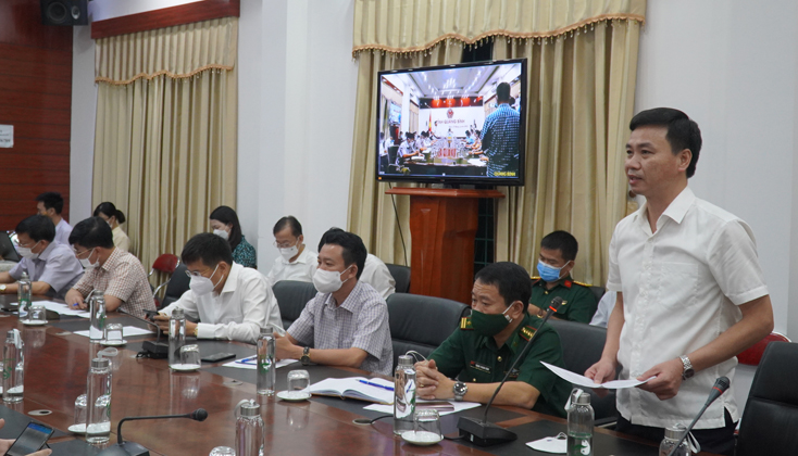 Đồng chí Giám đốc Sở Y tế, Phó Trưởng Ban thường trực BCĐ phòng, chống dịch Covid-19 tỉnh Nguyễn Đức Cường thông tin về công tác phòng chống dịch trên địa bàn tỉnh thời gian qua.