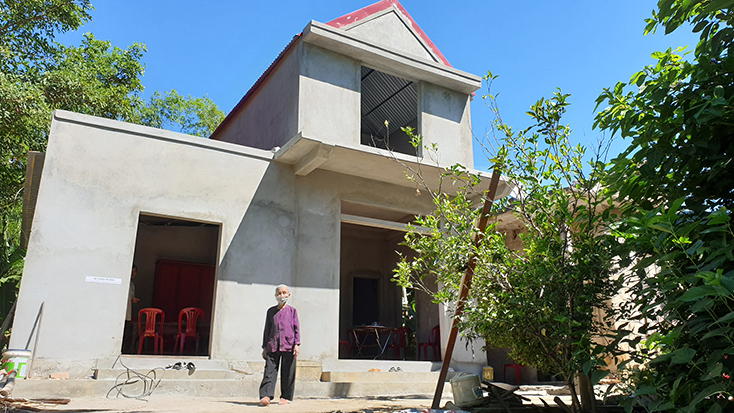 Nhiều người dân vùng lũ Quảng Bình được xây dựng nhà ở kiên cố nhờ sự hỗ trợ của chương trình “Dựng lại mái nhà cho bà con vùng bão lũ miền Trung”.