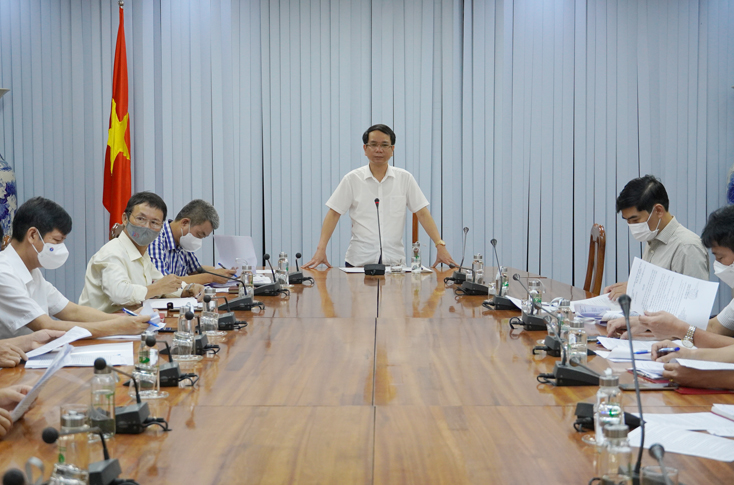 Đồng chí Phó Chủ tịch UBND tỉnh Phan Mạnh Hùng kết luận cuộc họp