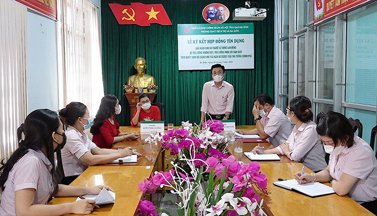 Ngân hàng Chính sách xã hội Quảng Bình sớm triển khai cho người sử dụng lao động vay trả lương ngừng việc đối với người lao động theo các quyết định của Thủ tướng Chính phủ.