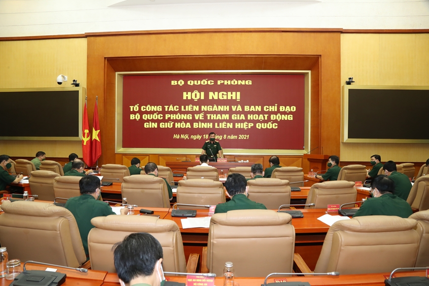 Thượng tướng Hoàng Xuân Chiến chủ trì hội nghị.