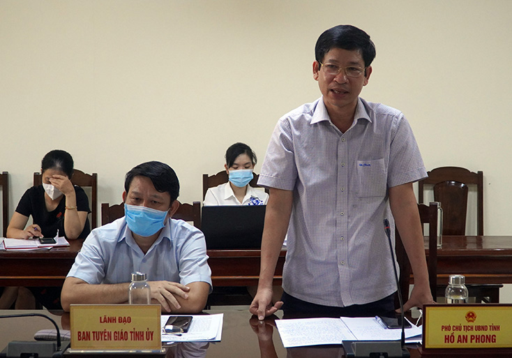 Đồng chí Phó Chủ tịch UBND tỉnh Hồ An Phong phát biểu tại buổi làm việc.
