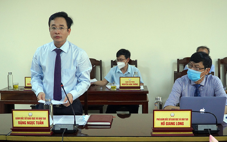 Đồng chí Giám đốc Sở Giáo dục - Đào tạo Đặng Ngọc Tuấn báo cáo phương hướng, nhiệm vụ năm học mới 2021-2022