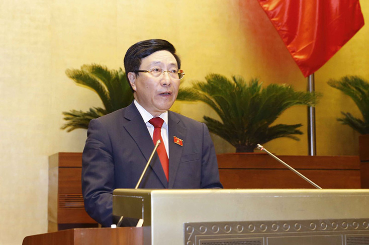 Phó Thủ tướng Phạm Bình Minh thay mặt Chính phủ chủ trì xét duyệt hồ sơ đề nghị đặc xá trong trường hợp đặc biệt.