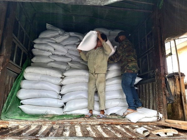 Xuất gạo dự trữ quốc gia để cứu trợ khẩn cấp cho người dân. (Ảnh minh hoạ: Quốc Dũng/TTXVN)