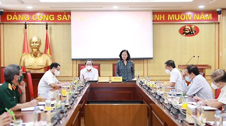 Đồng chí Trương Thị Mai phát biểu kết luận tại Phiên họp. (Ảnh: Đỗ An)