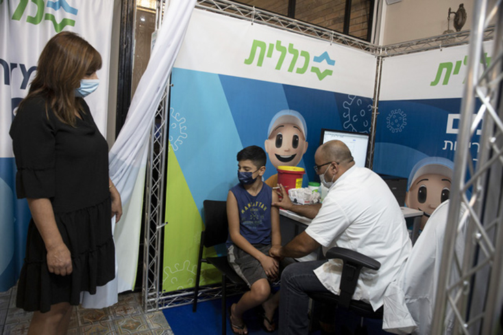 Israel là nước đứng hàng đầu thế giới về tỷ lệ tiêm chủng vaccine ngừa COVID-19. (Ảnh: AP)