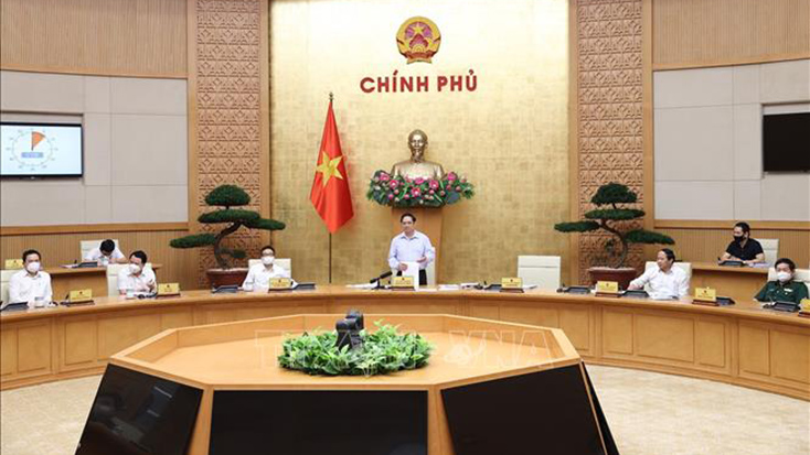 Thủ tướng Phạm Minh Chính phát biểu kết luận phiên họp chuyên đề về xây dựng pháp luật tháng 8-2021. Ảnh: Dương Giang/TTXVN