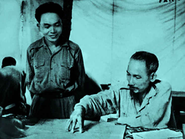 Chủ tịch Hồ Chí Minh và Đại tướng Võ Nguyên Giáp. Ảnh: Tư liệu