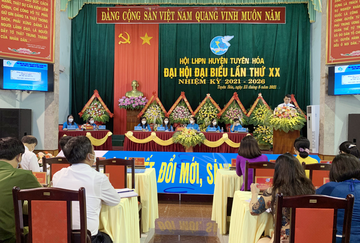  Đồng chí Nguyễn Hoài Nam, Tỉnh ủy viên, Bí thư Huyện ủy phát biểu chỉ đạo tại đại hội.