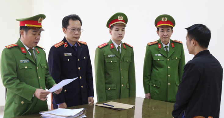 Cơ quan CSĐT, Công an tỉnh công bố quyết định khởi tố vụ án, khởi tố bị can, bắt tạm giam Ngô Xuân Sĩ.