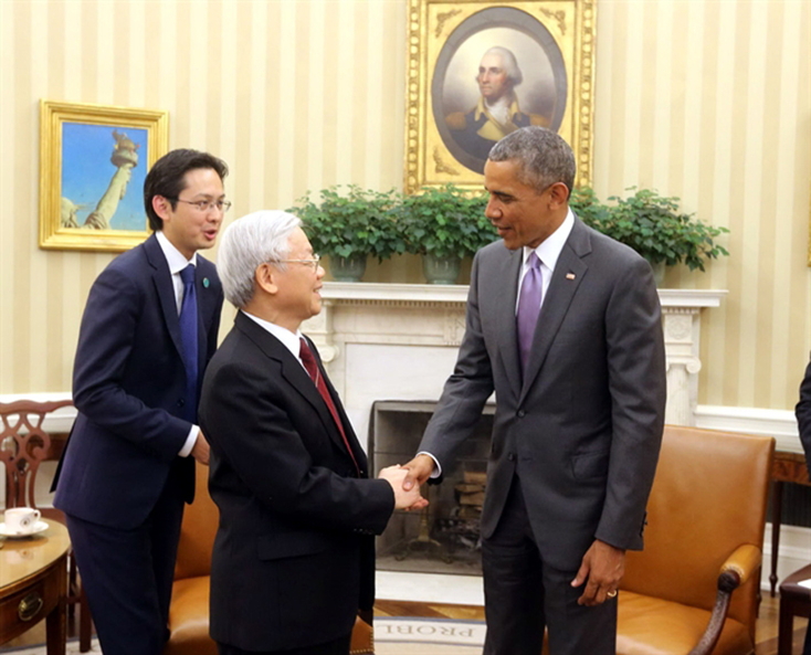 Ngày 7-7-2015, tại Nhà trắng ở Thủ đô Washington  D.C, Tổng thống Hoa Kỳ Barack Obama đón Tổng Bí thư Nguyễn Phú Trọng. Ảnh: Trí Dũng/TTXVN