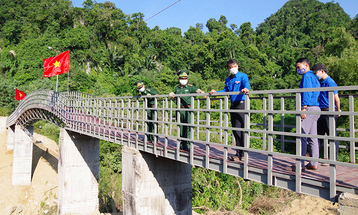 Cầu vượt lũ bản Ón, xã Thượng Hóa, huyện Minh Hóa - Công trình chào mừng kỷ niệm 110 năm Ngày sinh Đại tướng Võ Nguyên Giáp.
