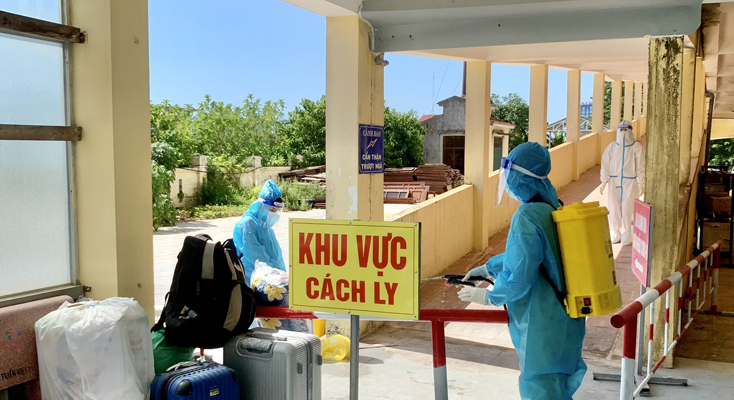 CDC Quảng Bình đón bệnh nhân từ KCL tập trung huyện Lệ Thủy về Cơ sở  điều trị bệnh nhân Covid-19 Bệnh viện Y dược cổ truyền tỉnh trong sáng 24-8.