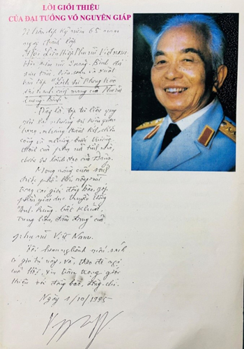 Đại tướng viết lời giới thiệu sách “Lịch sử phong trào đấu tranh cách mạng của Phụ nữ Quảng Bình 1930 – 1975” tại Hà Nội ngày 1-10-1995.