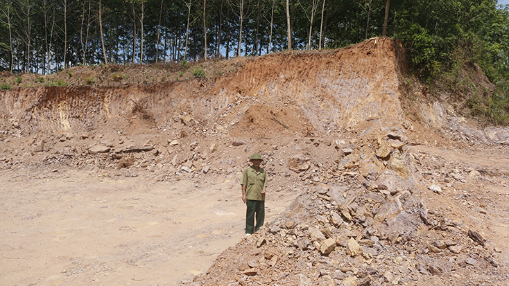 Vị trí hộ ông Lê Minh Thiện thực hiện cải tạo đất trái phép và lấn sang phần đất của hộ ông Lê Văn Lộc.