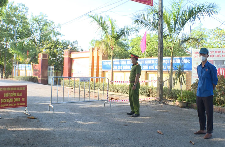 Một chốt kiểm soát phòng, chống dịch Covid-19 tại thôn Hoàng Giang, xã Xuân Thủy