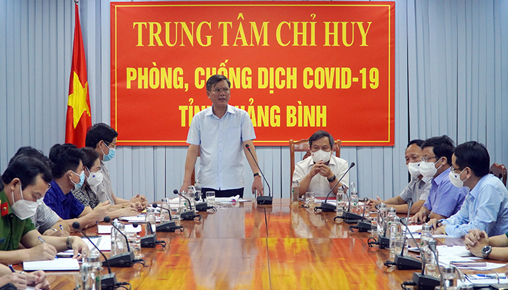 Đồng chí Chủ tịch UBND tỉnh, Chỉ huy trưởng Ban Chỉ huy phòng chống dịch Covid-19 tỉnh Trần Thắng phát biểu tại buổi làm việc.