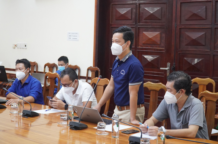 Đại diện đoàn công tác của Viện Pasteur Nha Trang trao đổi về công tác dập dịch ở tỉnh Quảng Bình.