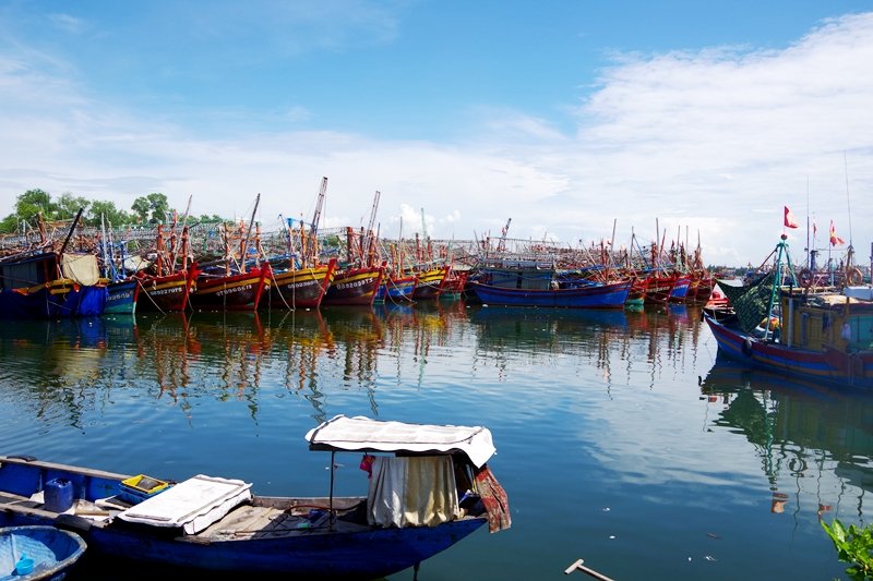 Tàu cá của ngư dân tại Khu neo đậu tàu thuyền cảng Gianh