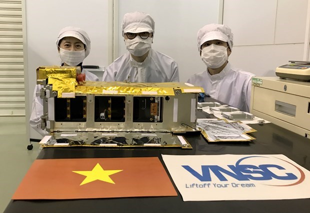 Vệ tinh NanoDragon của Việt Nam chính thức bàn giao cho Nhật Bản ngày 17-8-2021. (Ảnh: Trung tâm Vũ trụ Việt Nam)