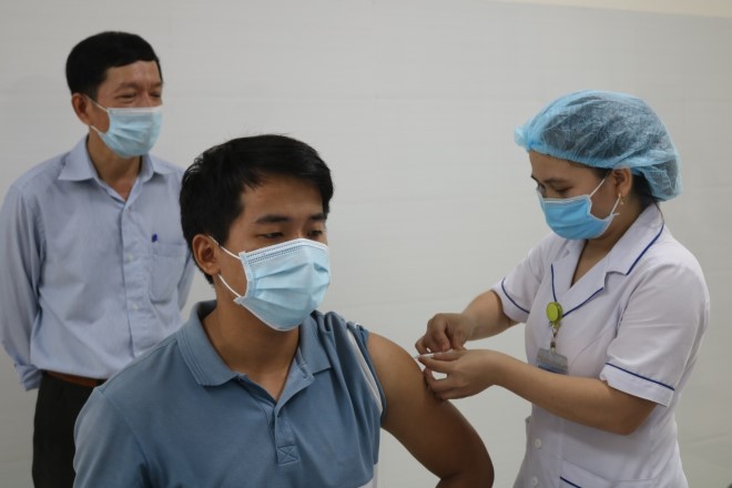 Người tiêm đủ 2 mũi vaccine Covid-19 vẫn có khả năng mắc và lây bệnh cho người khác