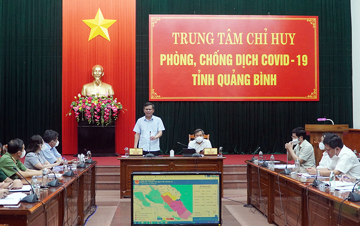  Đồng chí Chủ tịch UBND tỉnh, Chỉ huy trưởng TTCH phòng chống dịch Covid-19 tỉnh Trần Thắng phát biểu tại buổi họp.