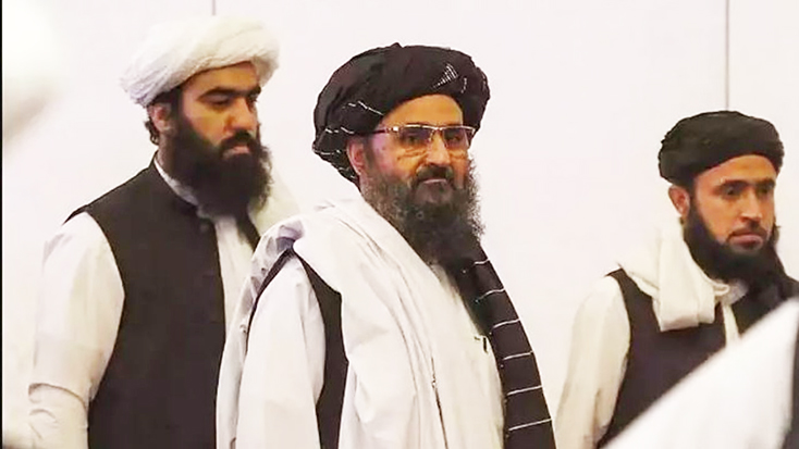 Ông Mullah Mohammad Hassan Akhund (giữa) được bổ nhiệm làm Thủ tướng chính phủ lâm thời tại Afghanistan. Ảnh: newsncr