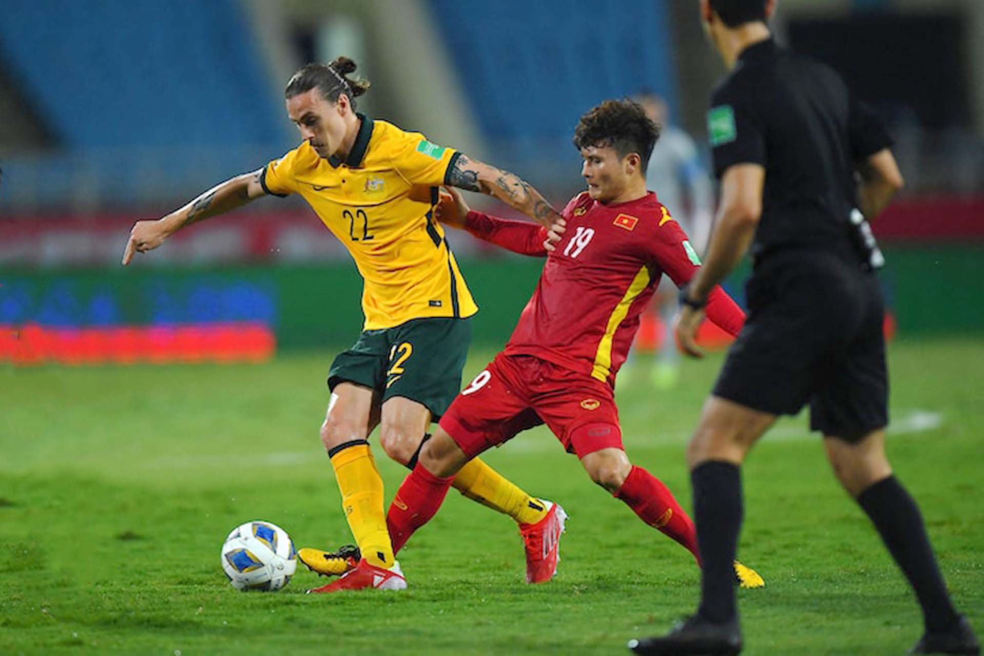 Đội tuyển Việt Nam bị từ chối 1 tình huống penalty gây tranh cãi. (Ảnh: Heromag)
