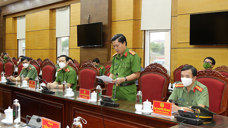 Đại tá Nguyễn Tiến Hoàng Anh, Phó Giám đốc Công an tỉnh công bố Quyết định của Bộ trưởng Bộ Công an về bổ nhiệm Phó Giám đốc Công an tỉnh.
