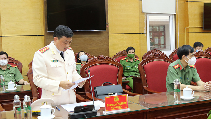 Phó Giám đốc Công an tỉnh, Thượng tá Lê Văn Hóa phát biểu nhận nhiệm vụ.