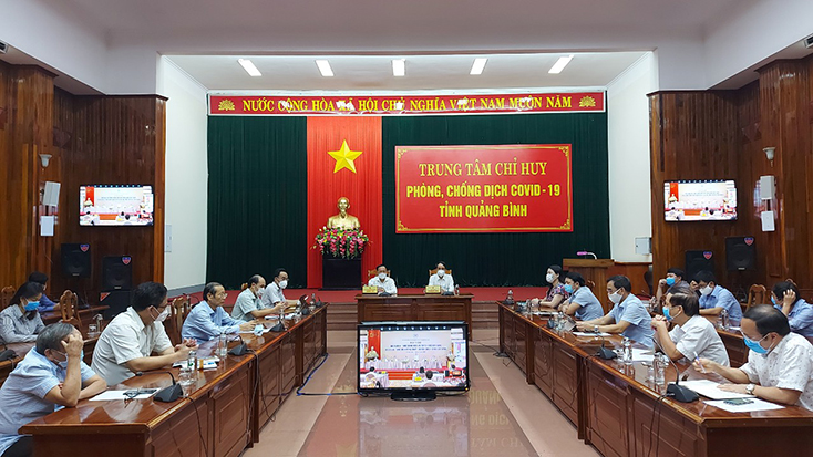 Đồng chí Phó Bí thư Thường trực Tỉnh ủy, Chủ tịch HĐND tỉnh Trần Hải Châu và các đại biểu tham dự hội nghị tại điểm cầu Quảng Bình.
