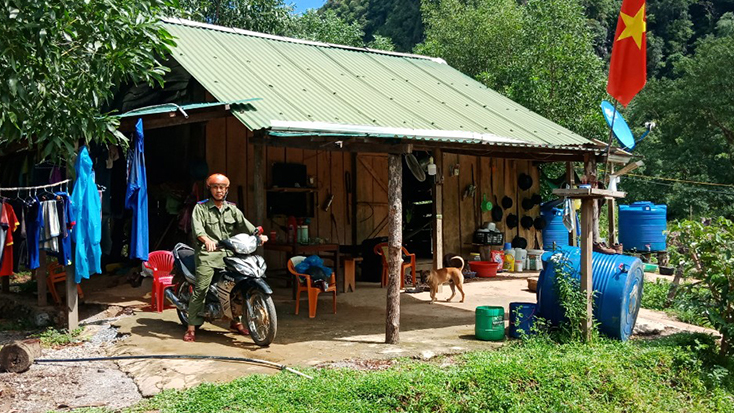 Cuộc sống hàng ngày ở chốt bảo vệ rừng Khe Sung còn nhiều khó khăn.