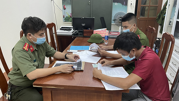 Đối tượng L.Q.D làm việc với cơ quan Công an.