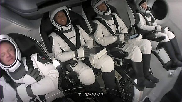 Bốn phi hành gia không chuyên tham gia chuyến bay vào vũ trụ của Tập đoàn Space X. (Ảnh: AFP/TTXVN)