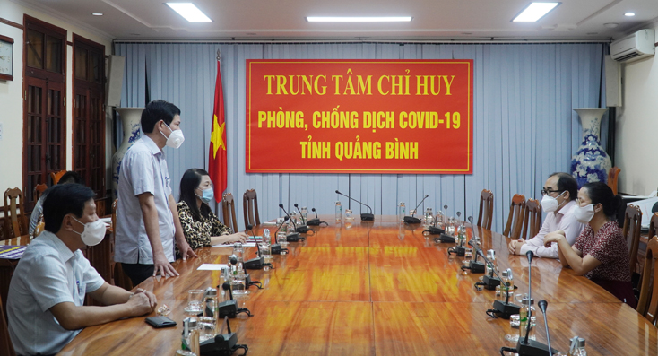 Đồng chí Phó Chủ tịch UBND tỉnh Hồ An Phong mong muốn tiếp tục nhận được sự quan tâm, giúp đỡ về công tác phòng chống dịch của nhóm giảng viên Trường đại học Y dược TP. Hồ Chí Minh.