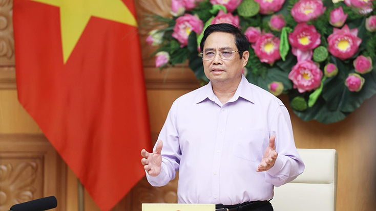 Thủ tướng Chính phủ Phạm Minh Chính phê duyệt biên chế công chức hưởng lương từ ngân sách nhà nước. Ảnh: TTXVN