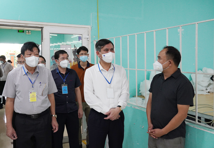 Đồng chí Chủ tịch UBND tỉnh Trần Thắng nắm bắt tình hình phục hồi sản xuất tại Công ty TNHH TM may Thăng Long